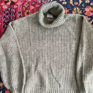 Green old navy sweater